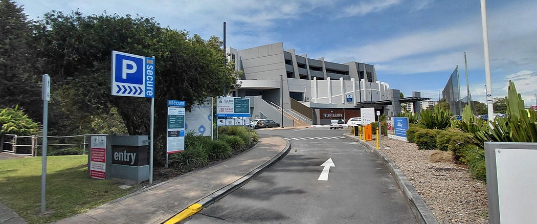 ENT-Lane 1-GF Bank Street