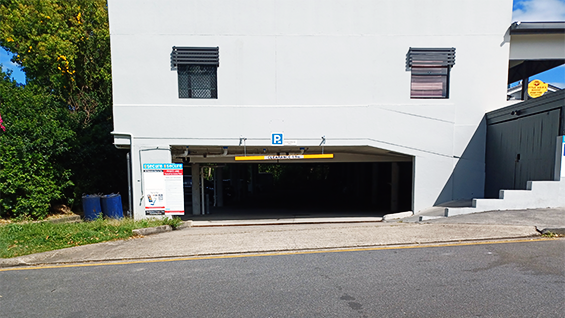 ENT-Lane 1-GF Dalton Street