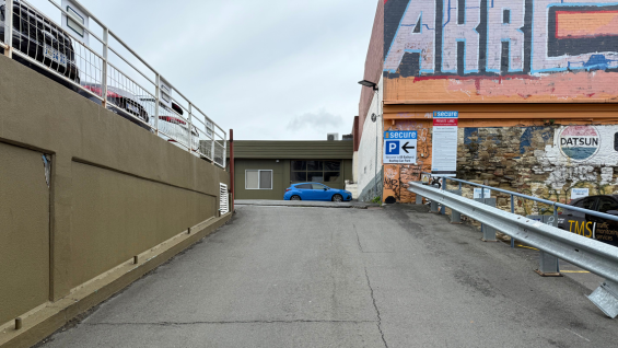  ENT-Lane 1-GF Bathurst Street