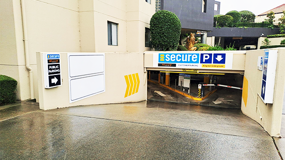 ENT-Lane1-GF Tench Street