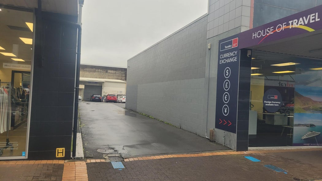 ENT-Lane 1-GF Barton Street